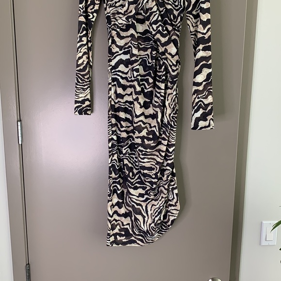 Brand New Dress - Picture 4 of 9